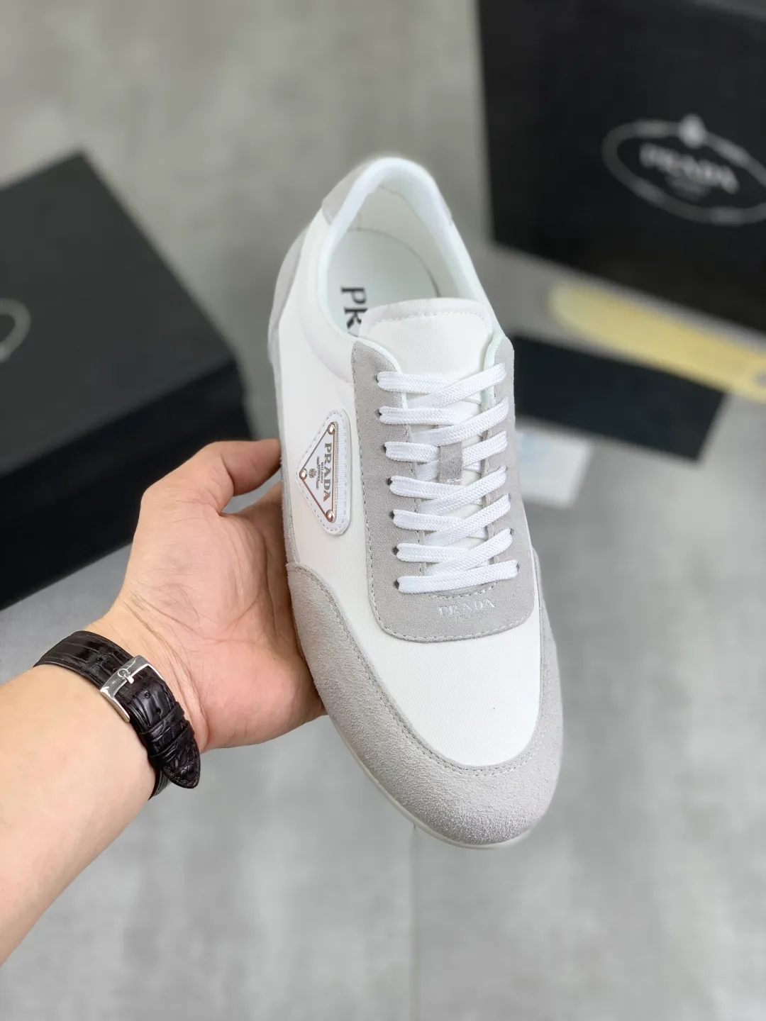 Men's Men's Shoes💰P440💰[New Style] The latest classic model of high-quality PRADA breathable and comfortable men's shoes has been launched on the official website in 1:1 reproduction, synchronized in Hong Kong counters and on the same catwalk; all made of calfskin with breathable mesh fabric ➕Imported soft and comfortable sheep Leather lining, 🍡🍡original 1:1 rubber outsole, non-slip and wear-resistant; comfortable to wear, attractive style, fine workmanship, and simple and neat shoe last, showing a man's courage and toughness, 👍size 38 to 44; 4️⃣colors🉑️ to choose from